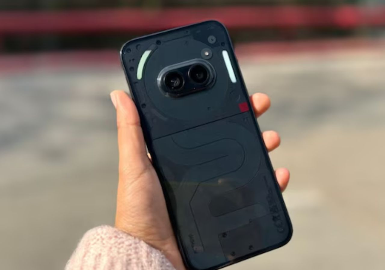 Nothing Phone (2a): Style Over...