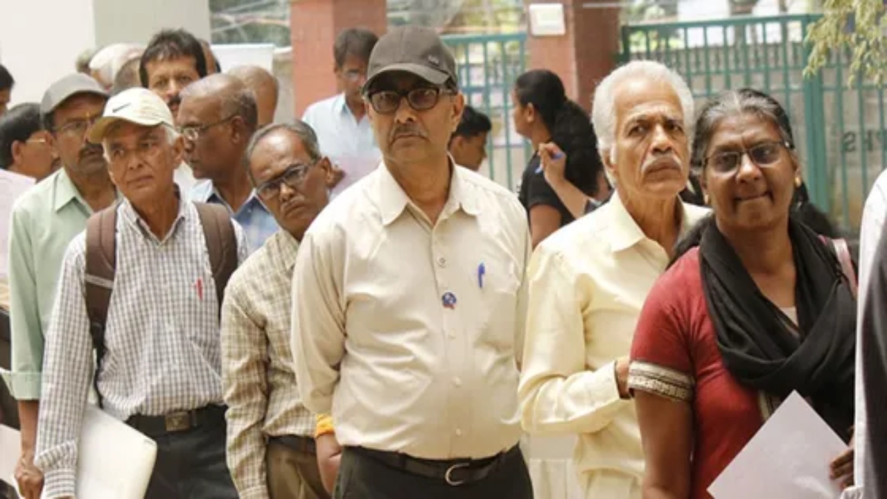 Pensioners Pay Attention (1)