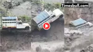 Video: Pickup van drowned in river, horrifying video goes viral