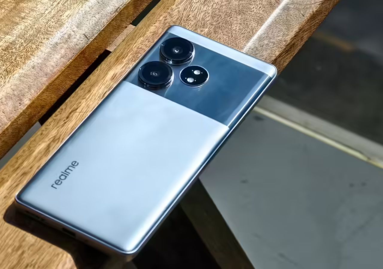 Realme GT 6T : Is...