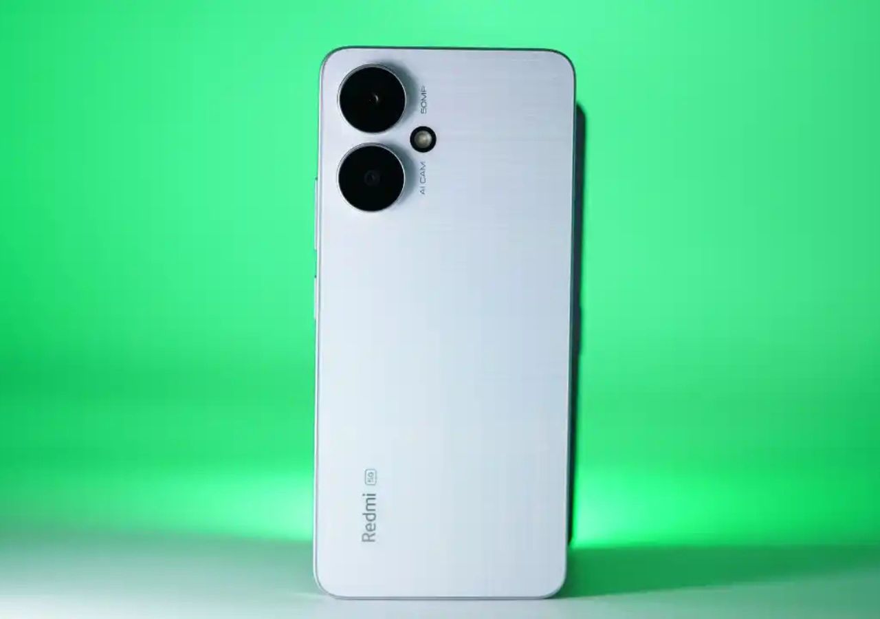 realme Narzo 70x 5G vs...