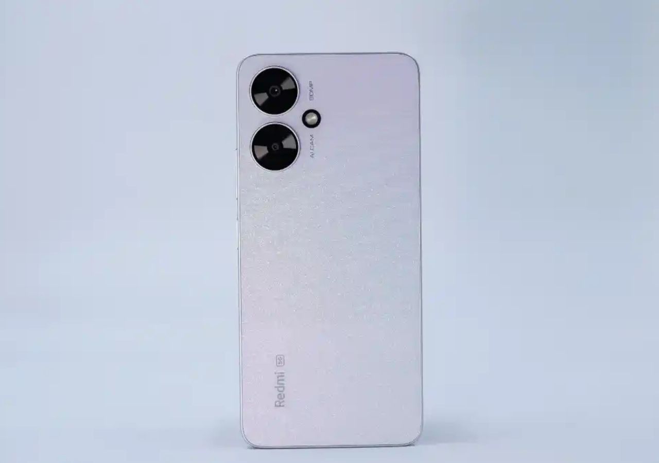 realme Narzo 70x 5G vs...