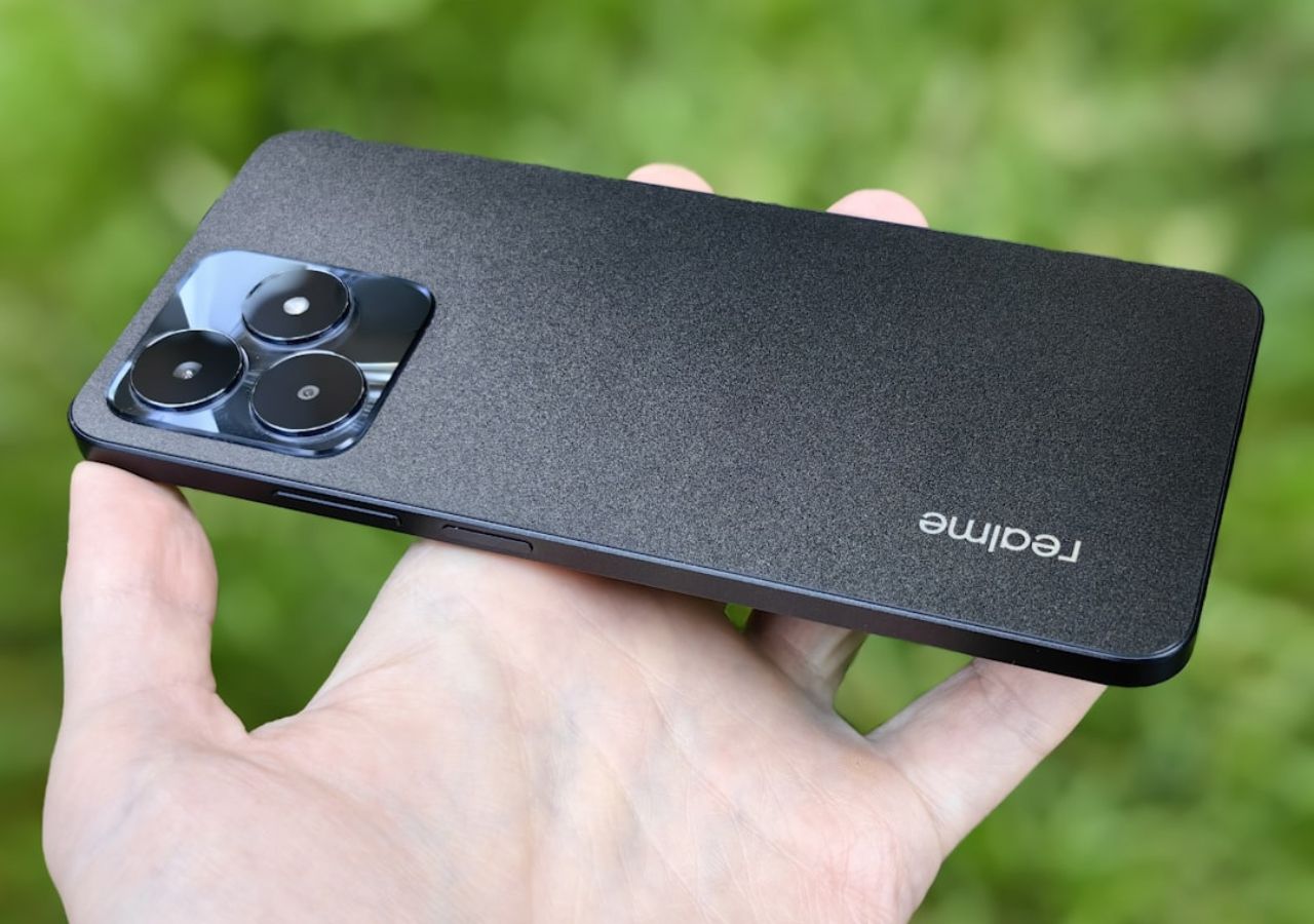 realme Narzo 70x 5G vs...