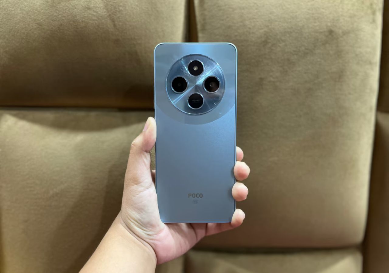 POCO M6 Pro 5G vs...