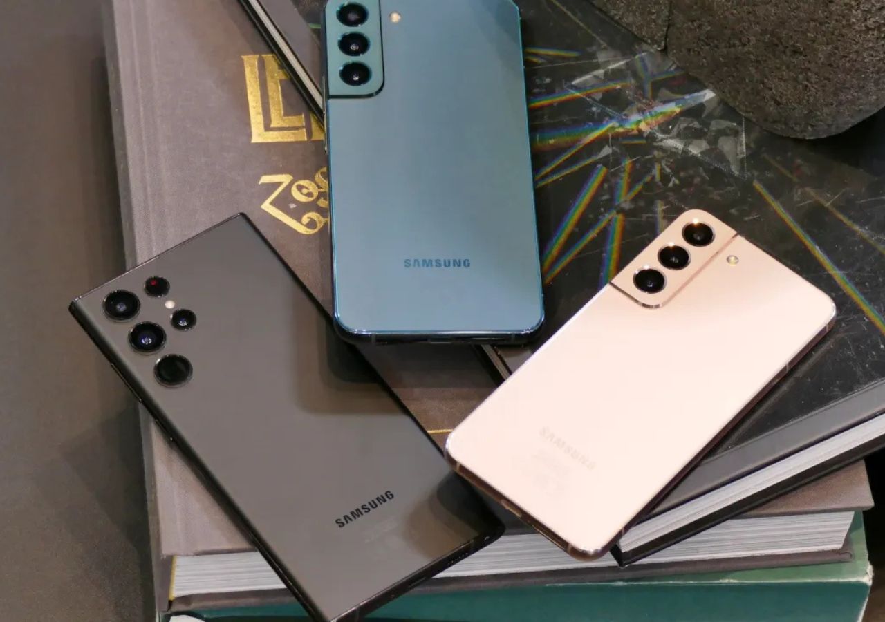 Samsung Galaxy S25 Plus :...