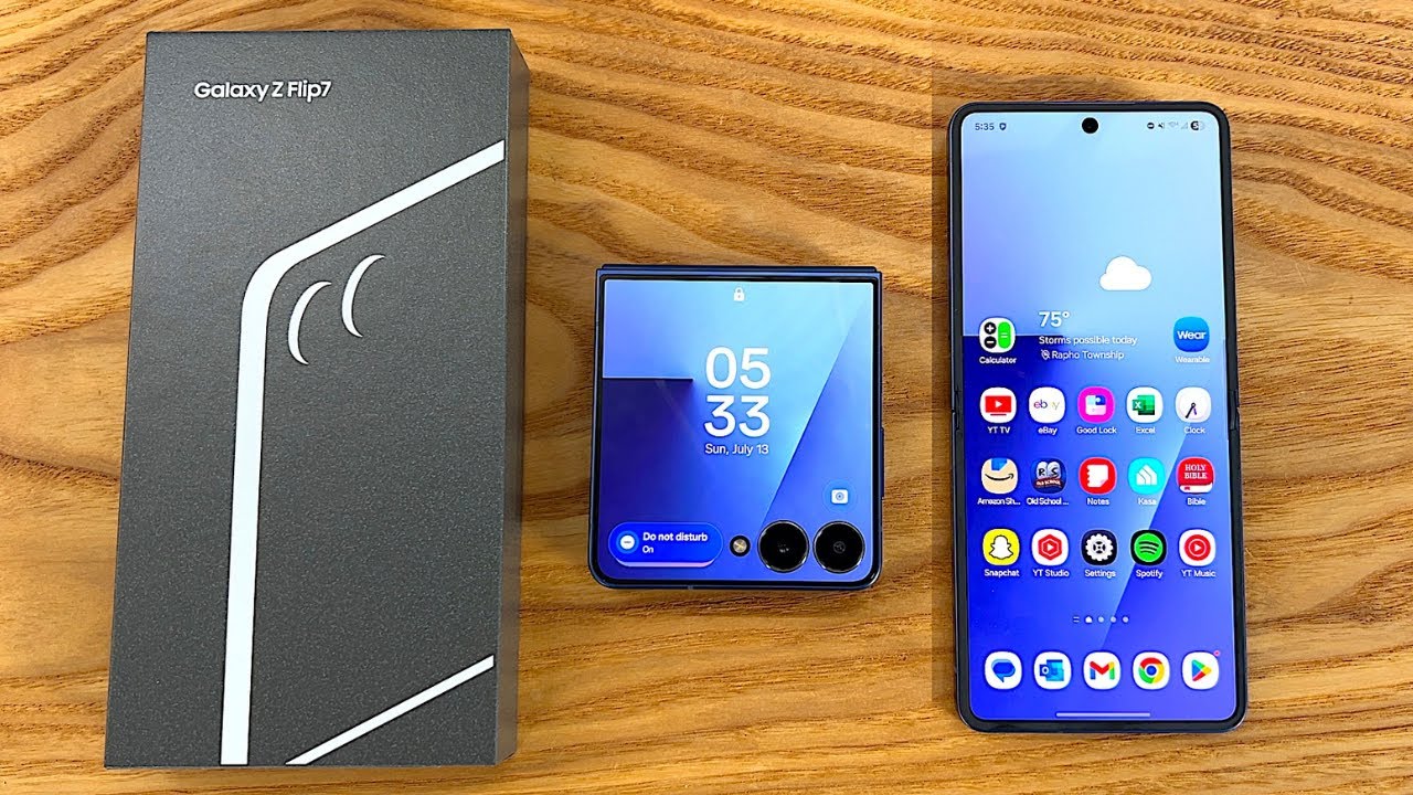 Samsung Galaxy Z Flip 7 Review : Redefining Foldable Smartphones with  Style, Performance, and Cameras - Times Bull