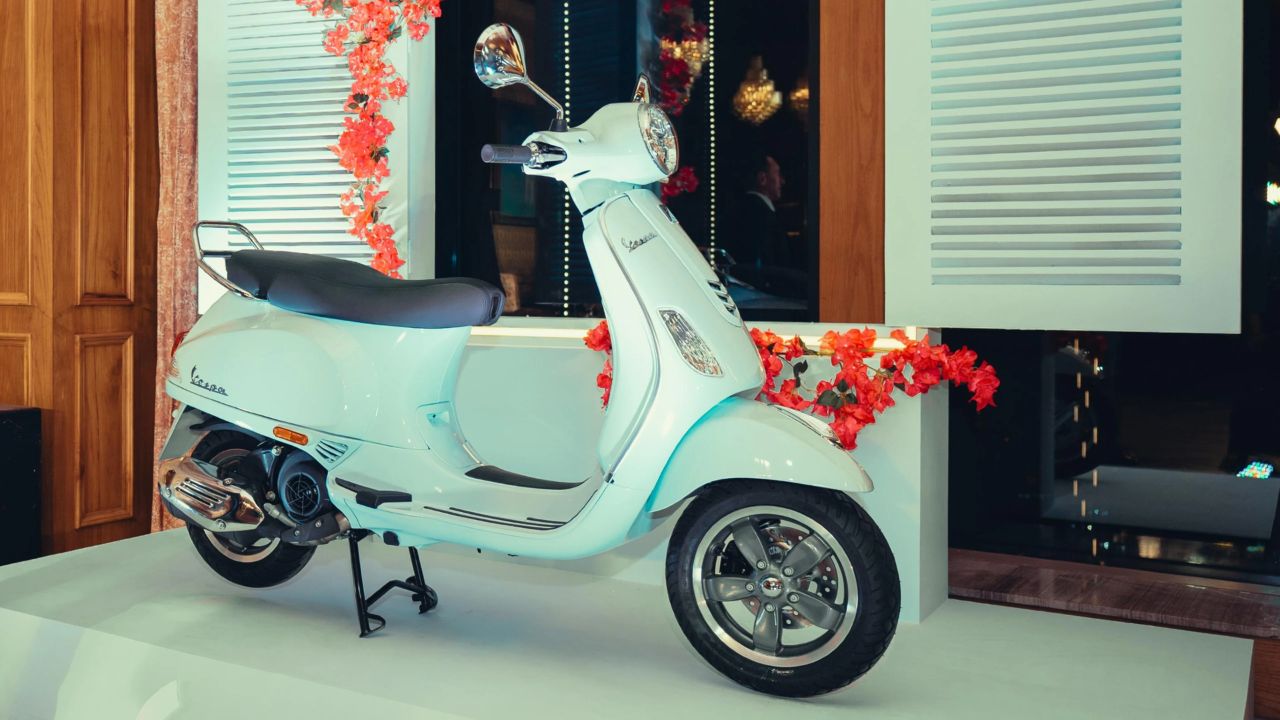 Vespa Electric Scooter (2)