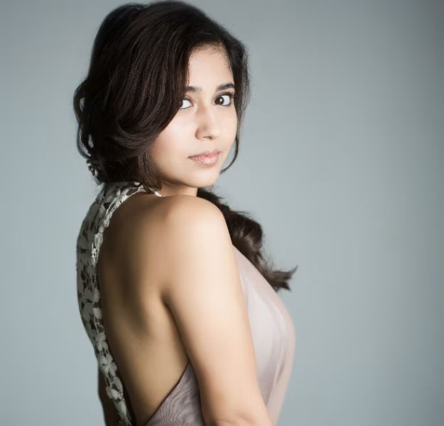 Who’s More Glamorous at 40+?...