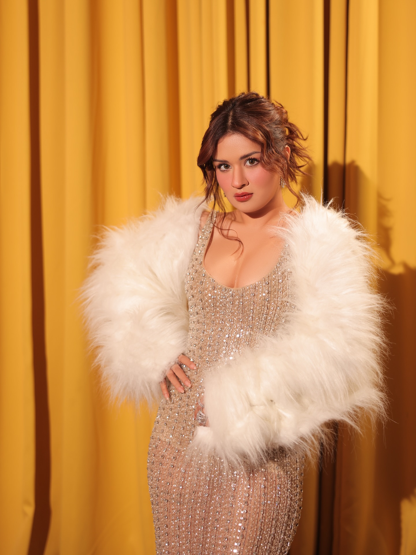 Avneet Kaur Glamorous New Look...