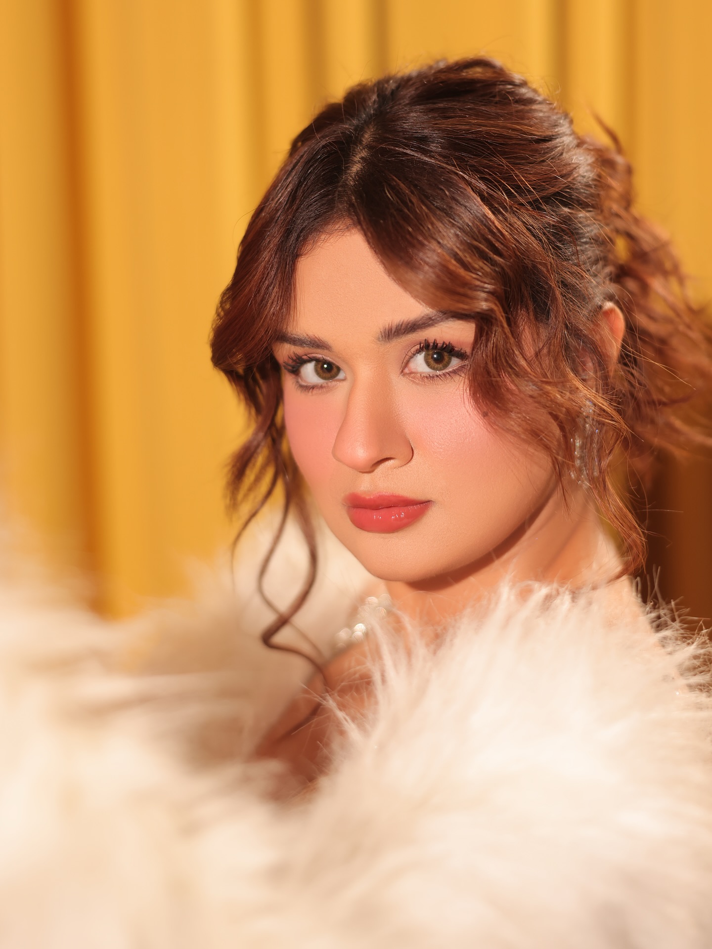 Avneet Kaur Glamorous New Look...