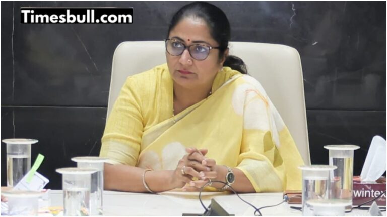 Man Raises Slogans Against Delhi CM Rekha Gupta, Detained by Police