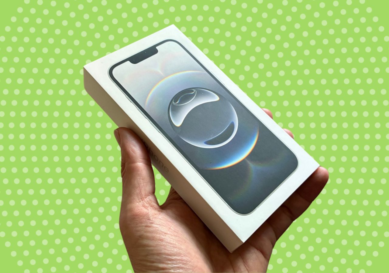 iPhone 16e : A New...