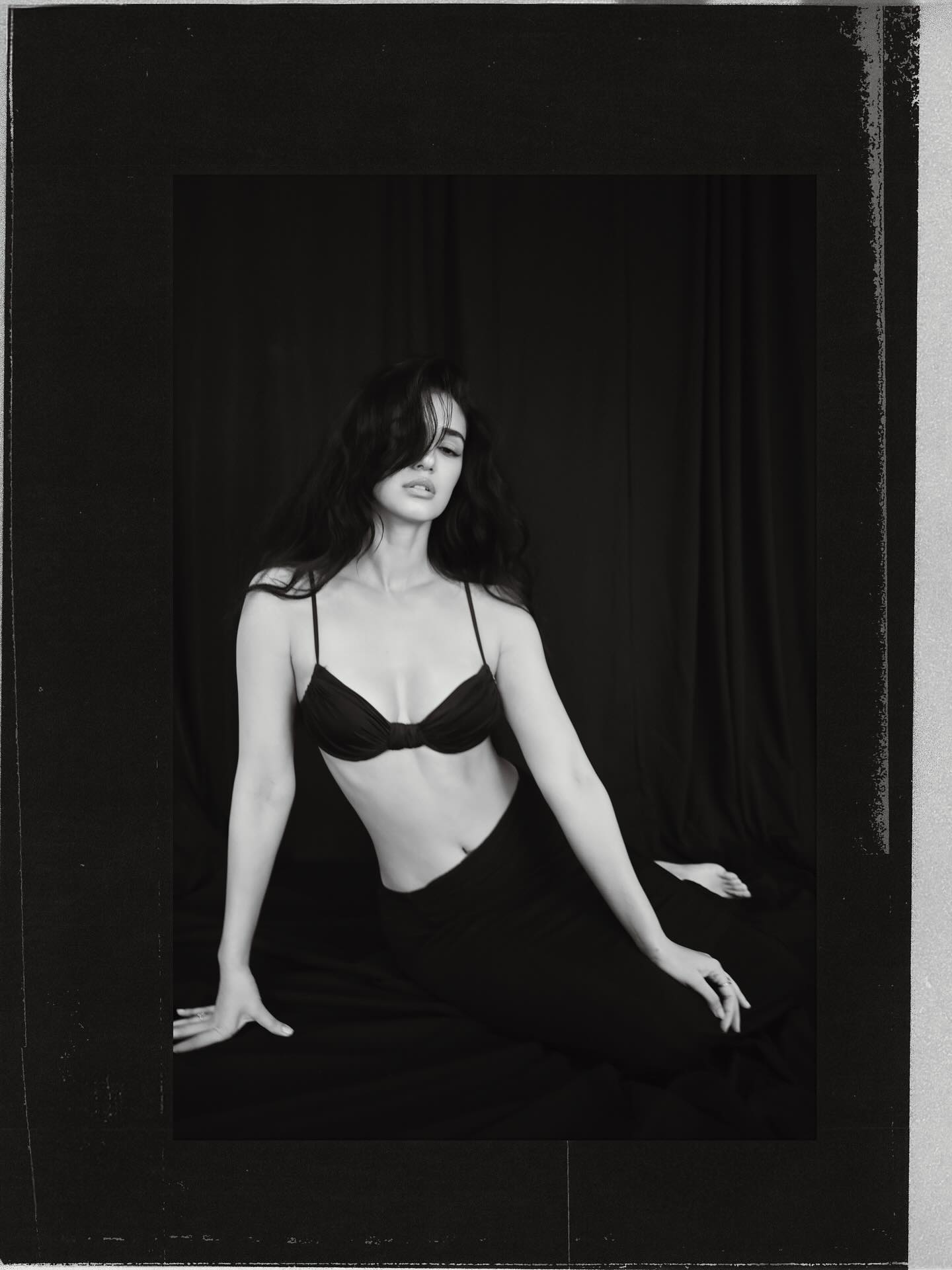 Disha Patani Flaunts Toned Legs...