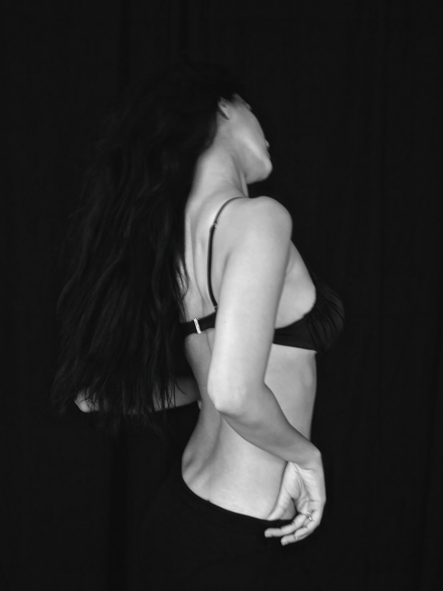 Disha Patani Flaunts Toned Legs...