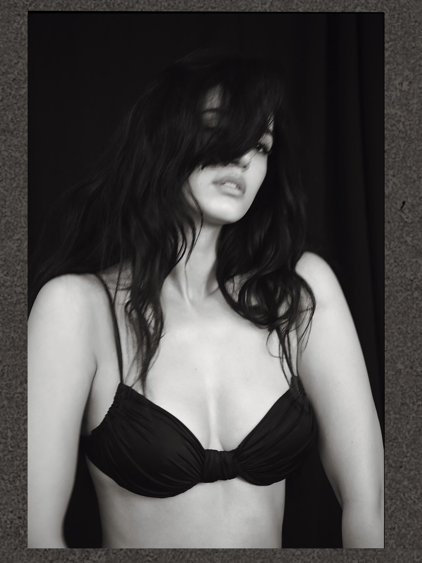 Disha Patani Flaunts Toned Legs...