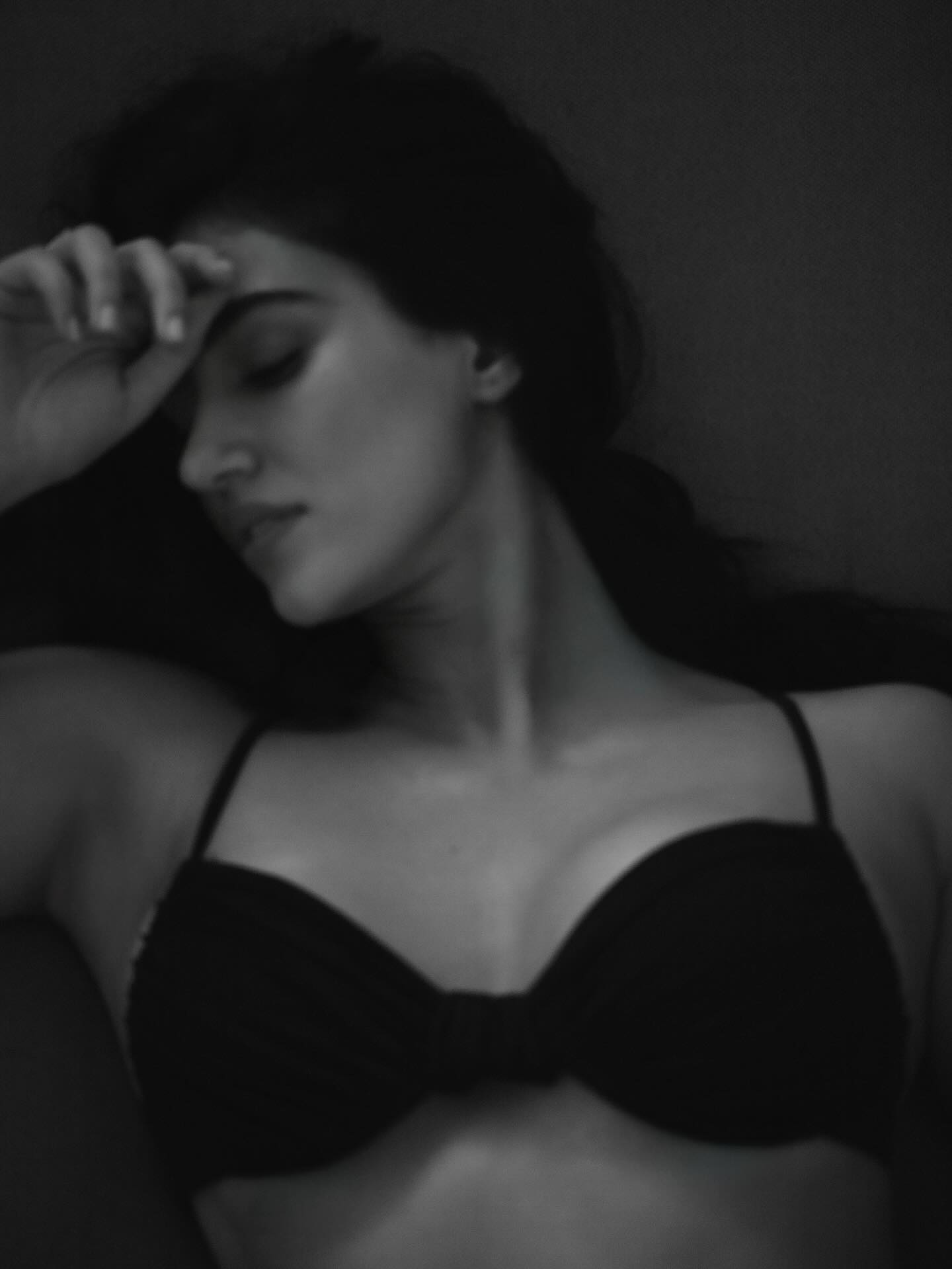 Disha Patani Flaunts Toned Legs...