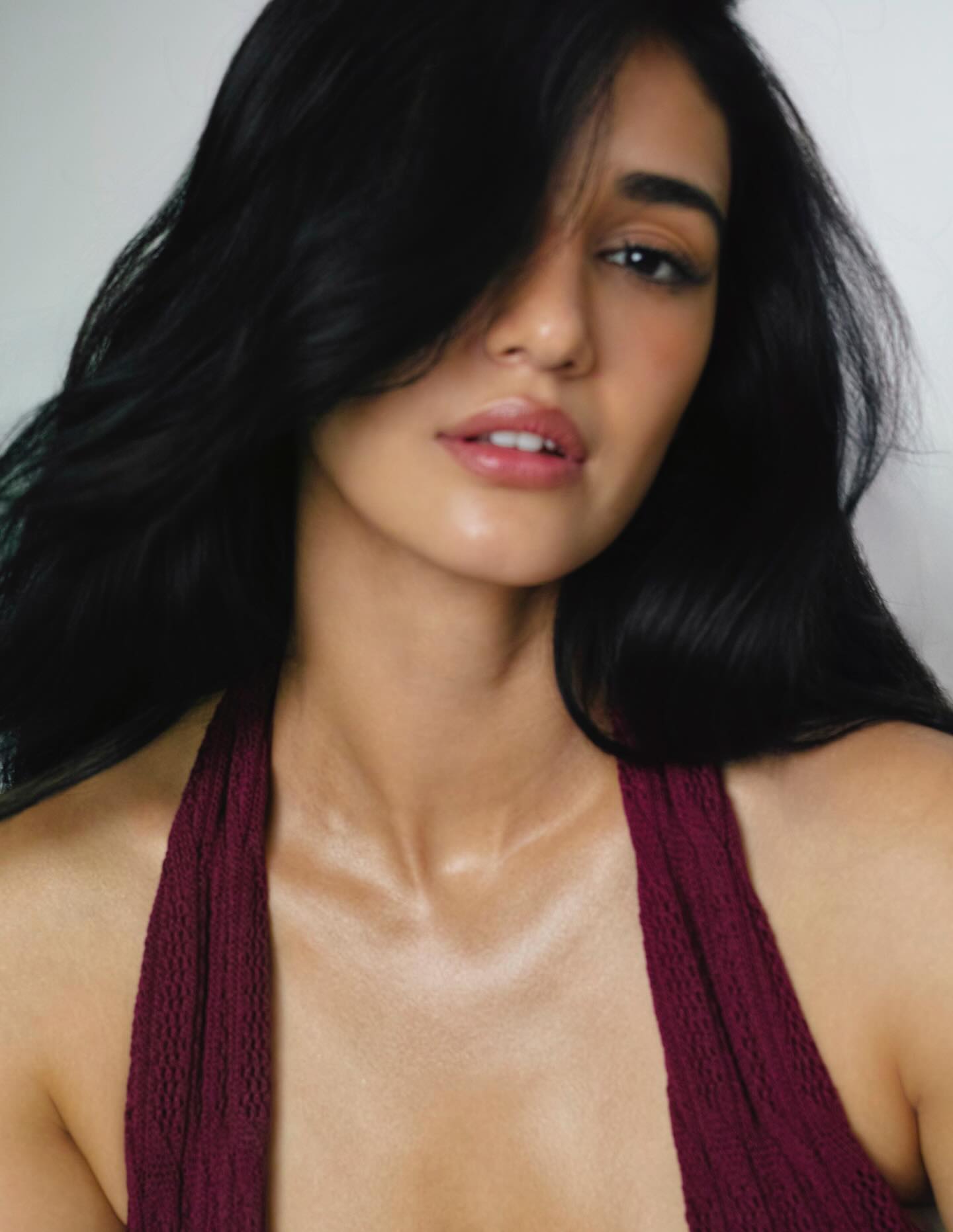 Disha Patani Glamorous Photoshoot –...