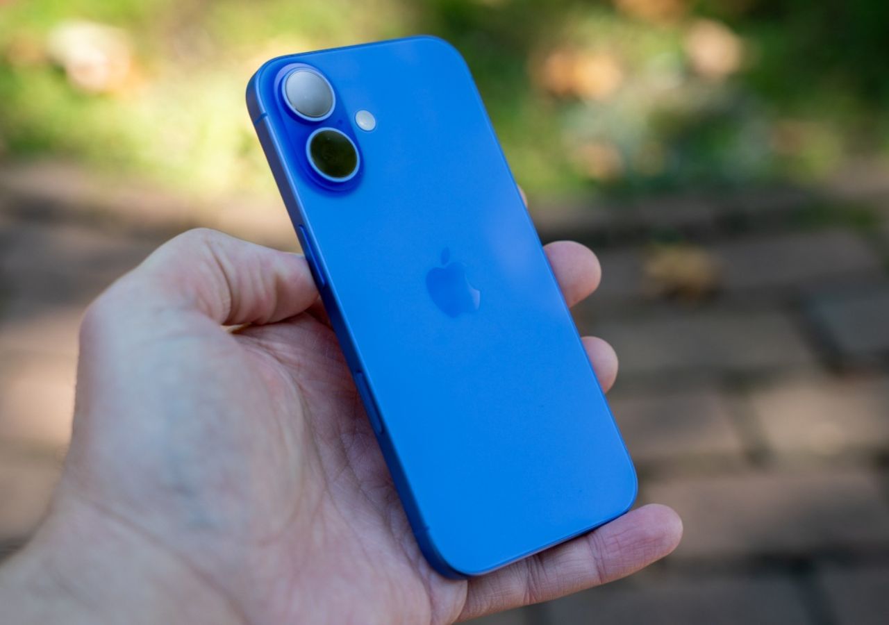 iPhone 16e : A New...