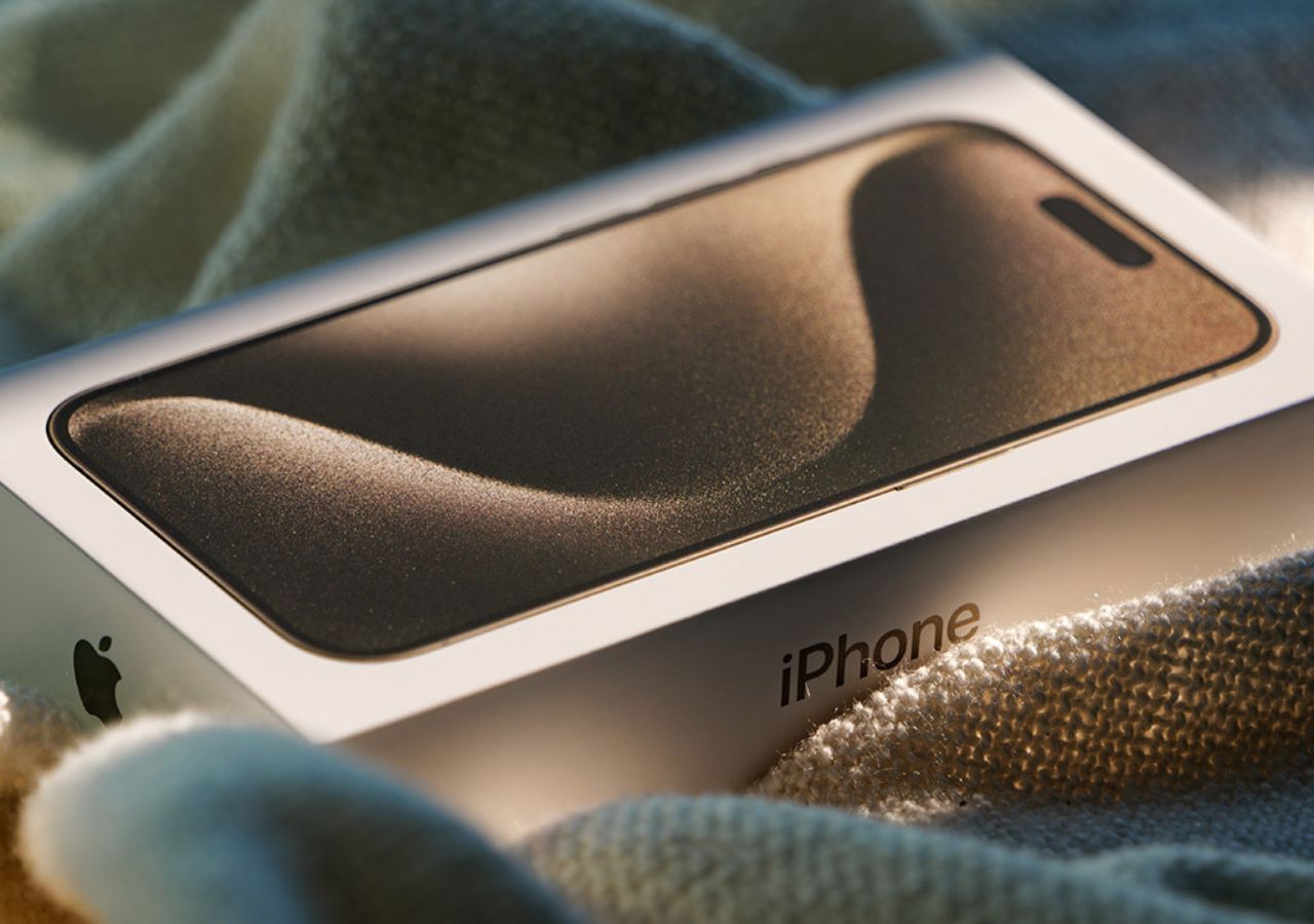 iPhone 15 Review: The Biggest...