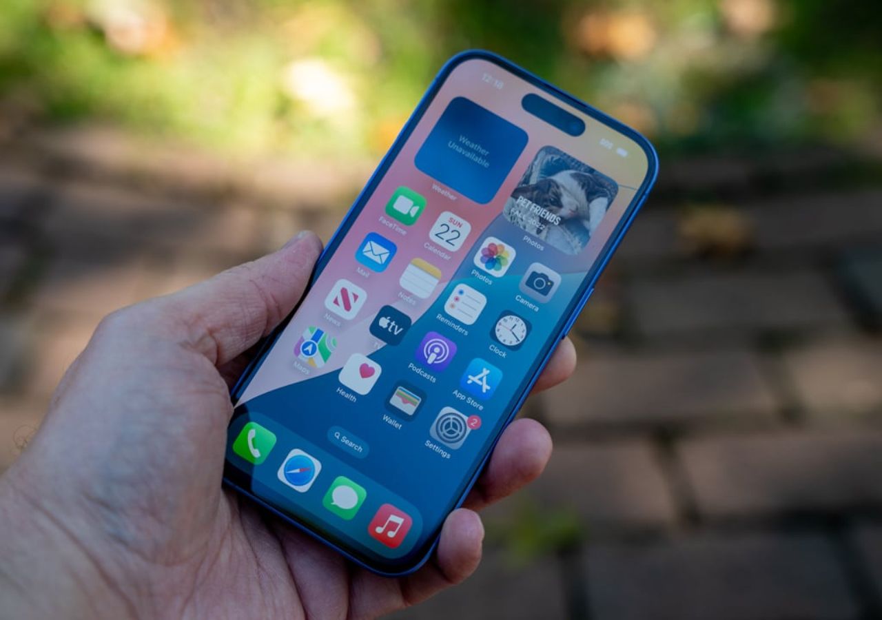 iPhone 16 : Everything We...