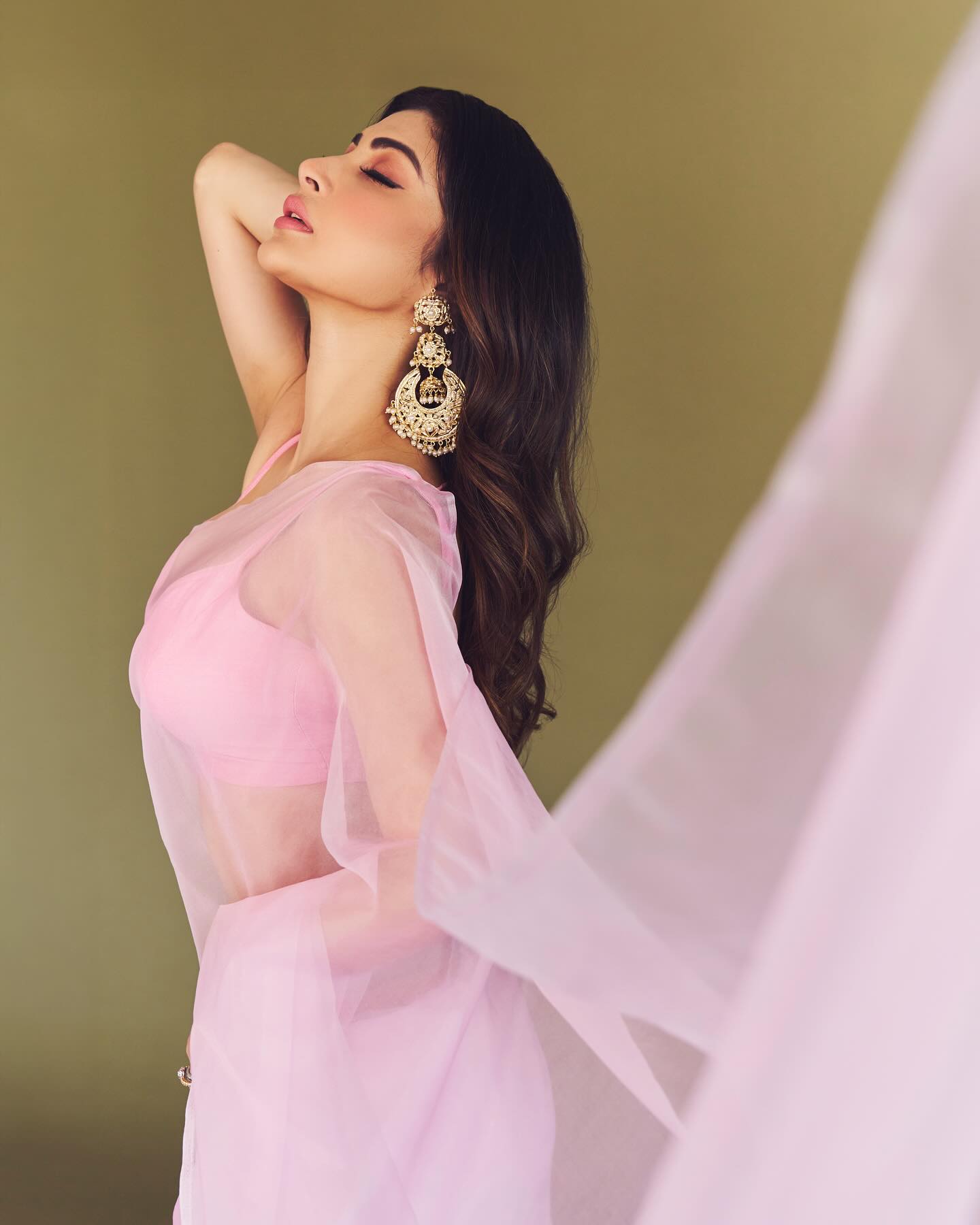Mouni Roy Glamorous Photoshoot –...