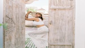 Manisa Rani Hot Curvy Figure & Glamorous New Look Set Internet On Fire- Must See  Viral Photos