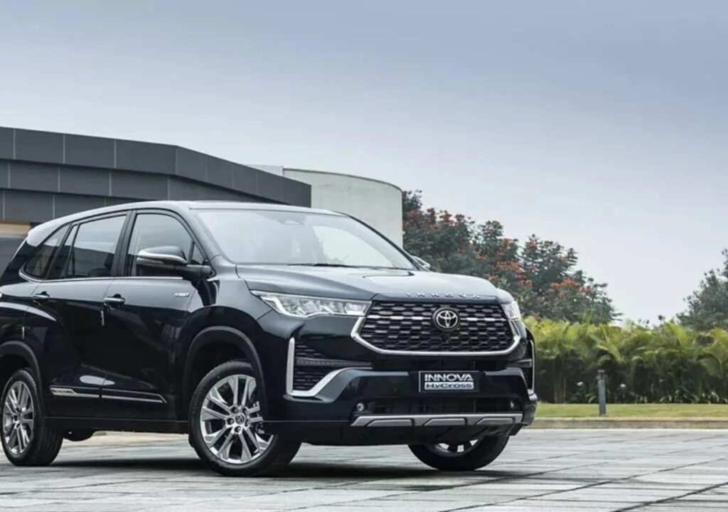 Toyota Innova Hycross 2025 Launched – Price, Mileage, Features and Design Details