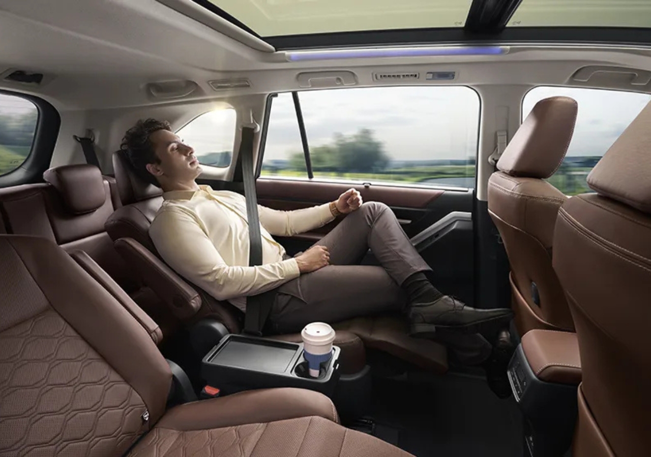 Toyota Innova Hycross 2025 Launched...