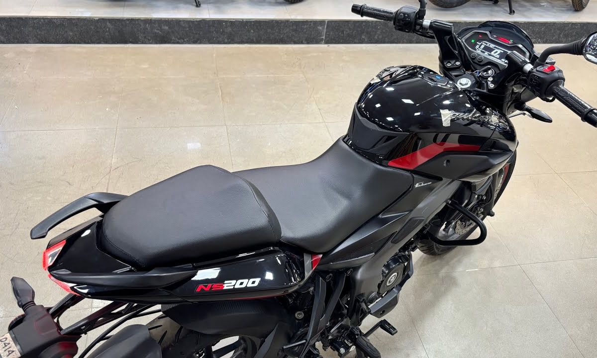 2025 Bajaj Pulsar NS200