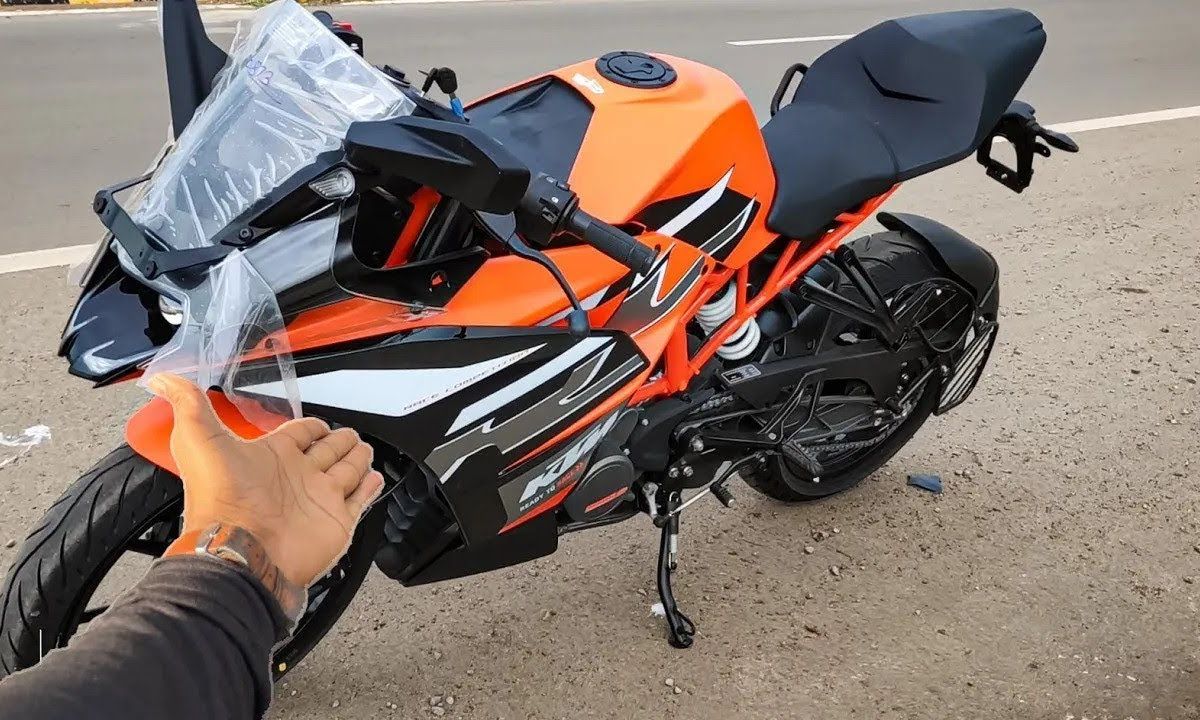 2025 KTM RC 200