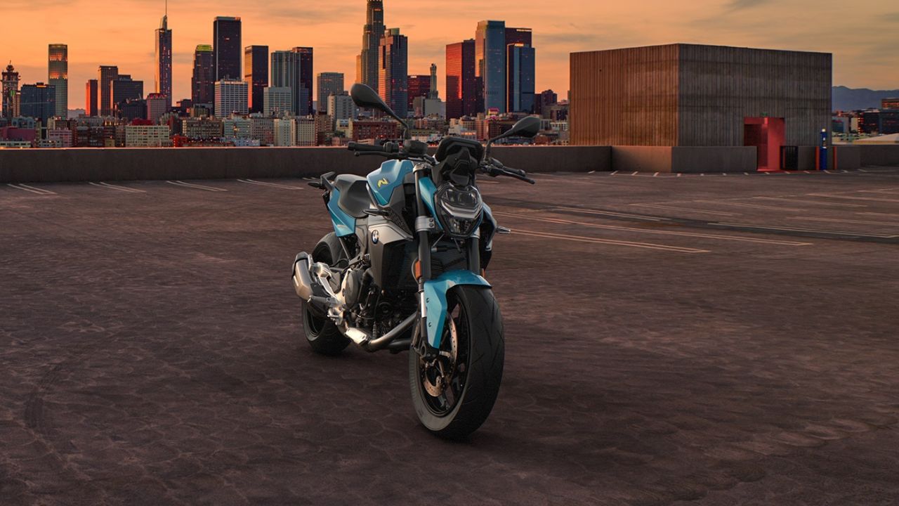 BMW F900R: The Roadster