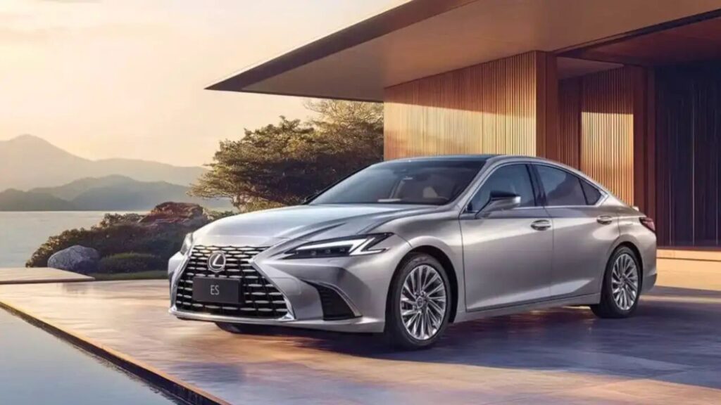 A Serene Drive: Exploring the Enduring Appeal of the Lexus ES