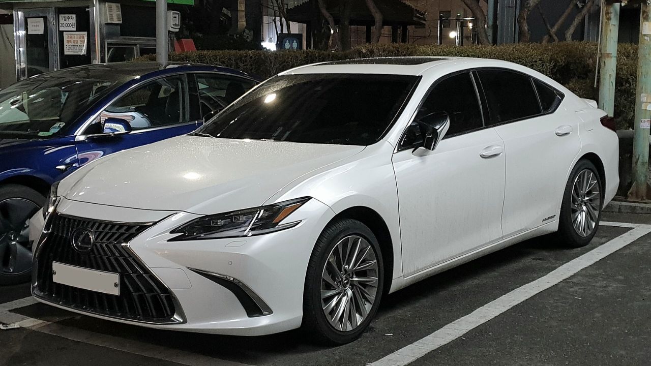 Lexus ES: The Perfect Combination...