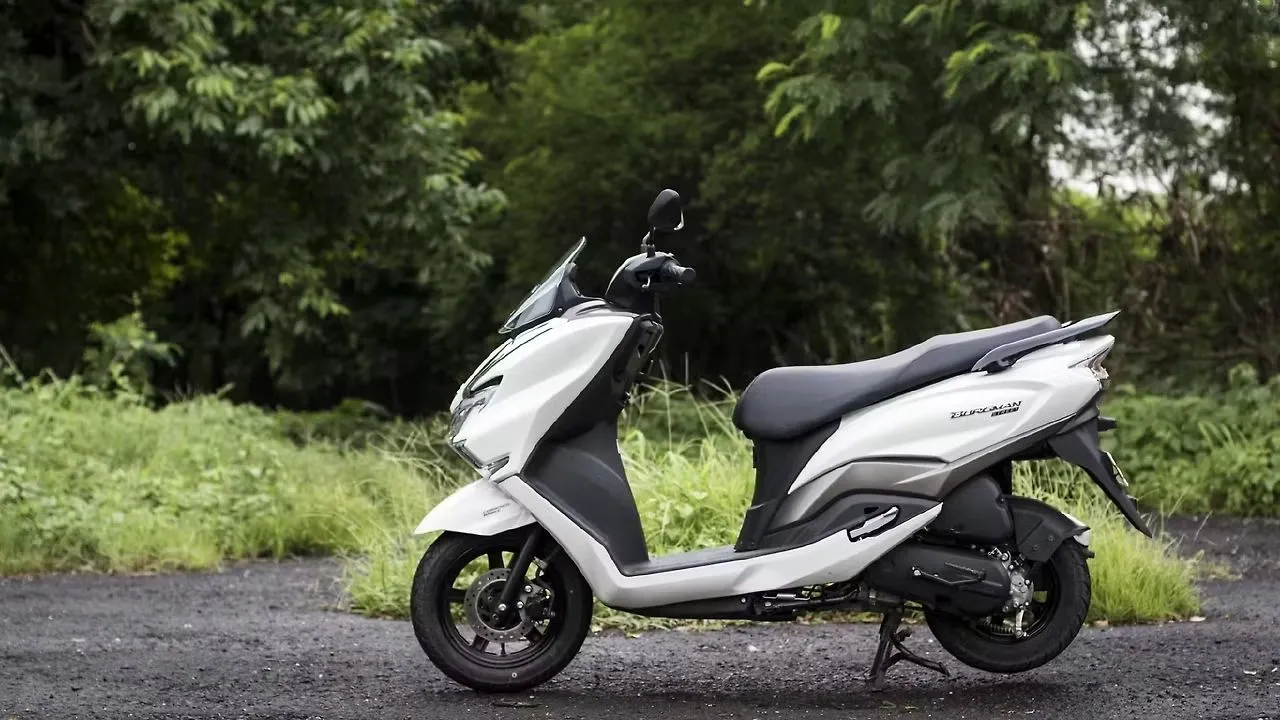 Suzuki Burgman Street 125 (1)