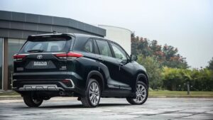 Innova Hycross 2026: Facelift Model Brings Premium Look & Hybrid Efficiency