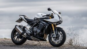 Triumph Speed Triple 1200 Rr (2)