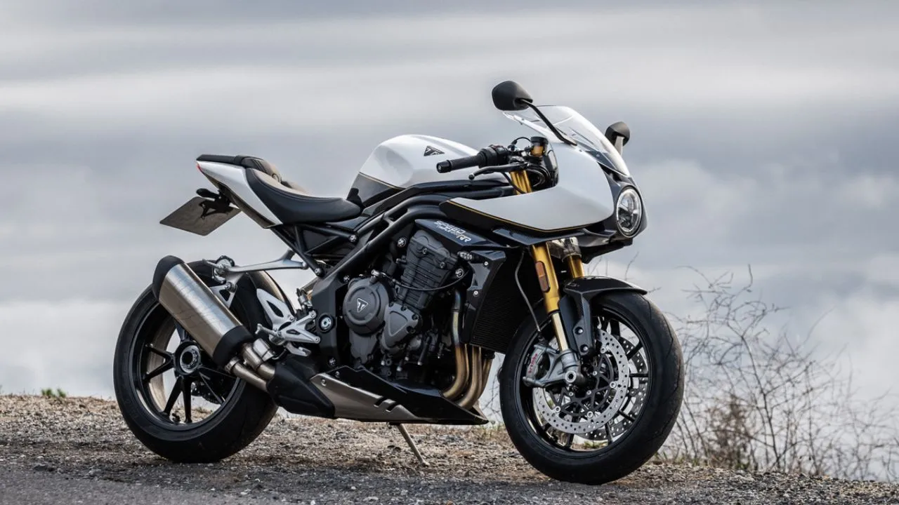 Triumph Speed Triple 1200 Rr (2)