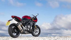 Triumph Thruxton 400 (2)