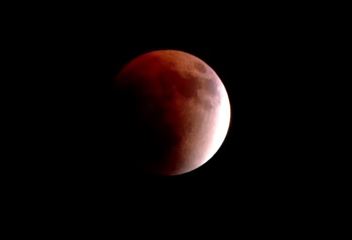 लाल से नारंगी-रक्त चंद्रमा तक...