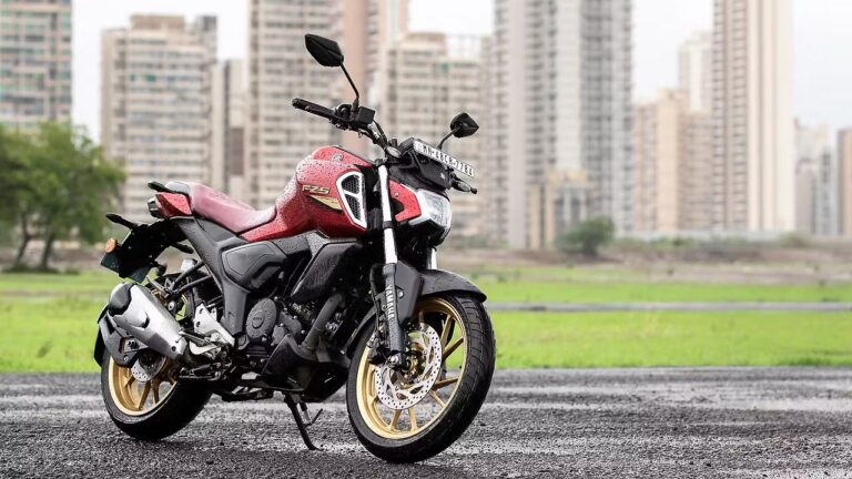 Yamaha FZ FI: A powerful street bike that offers strong power and great style