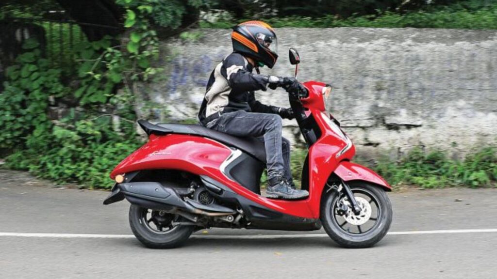 Yamaha Fascino 125: A great scooter with stylish design and hybrid engine