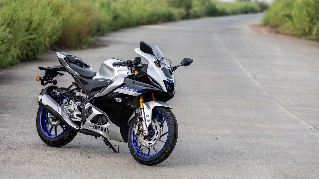 Top 3 Super Sports Bikes in India Under Rs 2 Lakh : Best Choices for Speed, Style and Budget