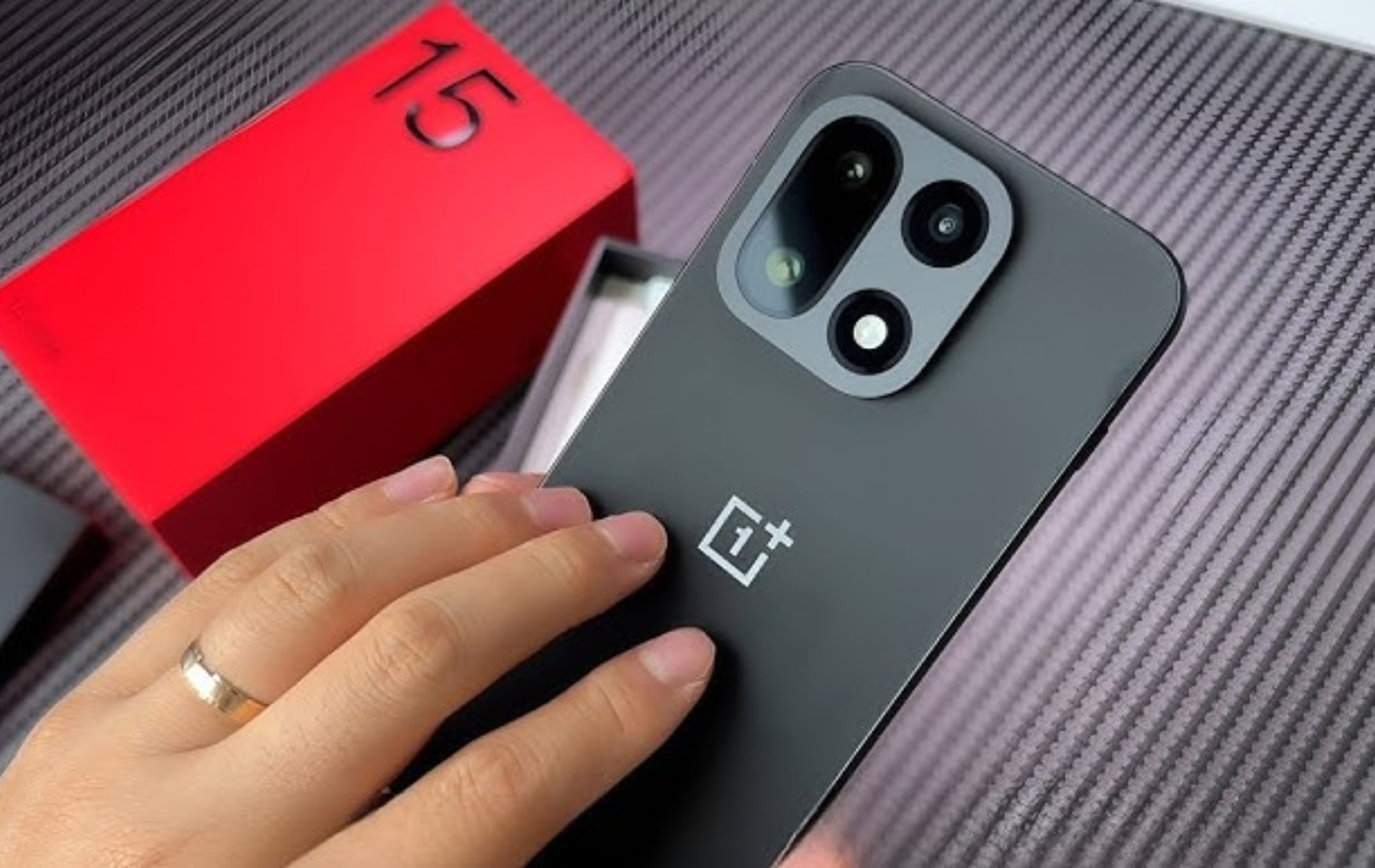 Oneplus 15: New Flagship Smartphone...