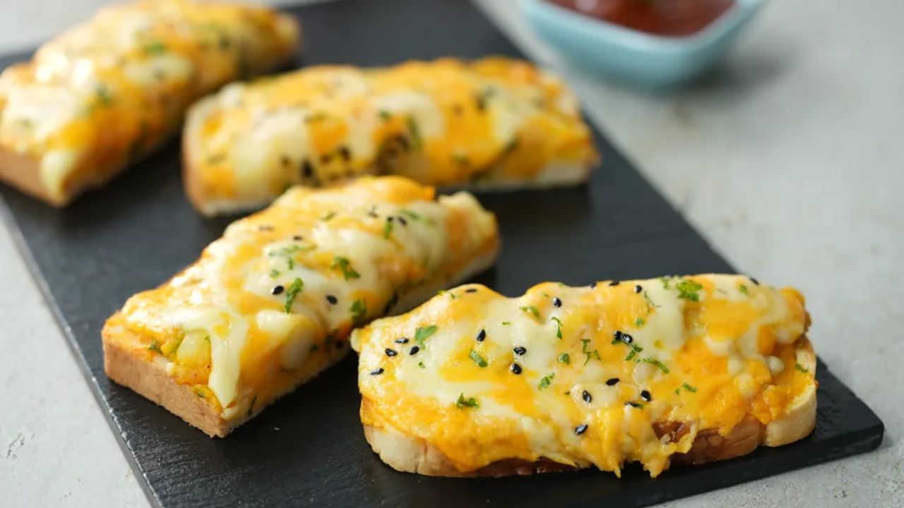 Aloo Cheese Toast Recipe
