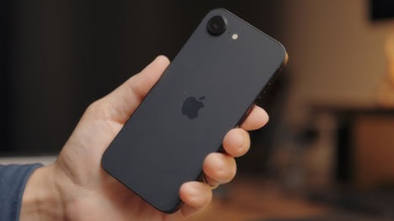 Apple iPhone 16e Phone Gets...