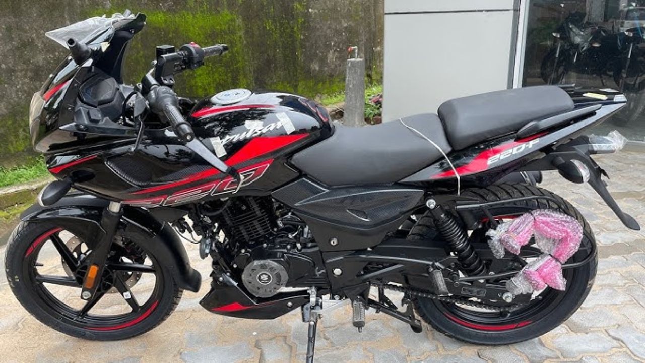 Bajaj Pulsar 220F: Powerful Engine,...