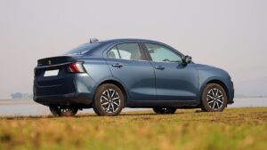 Maruti Dzire (1)