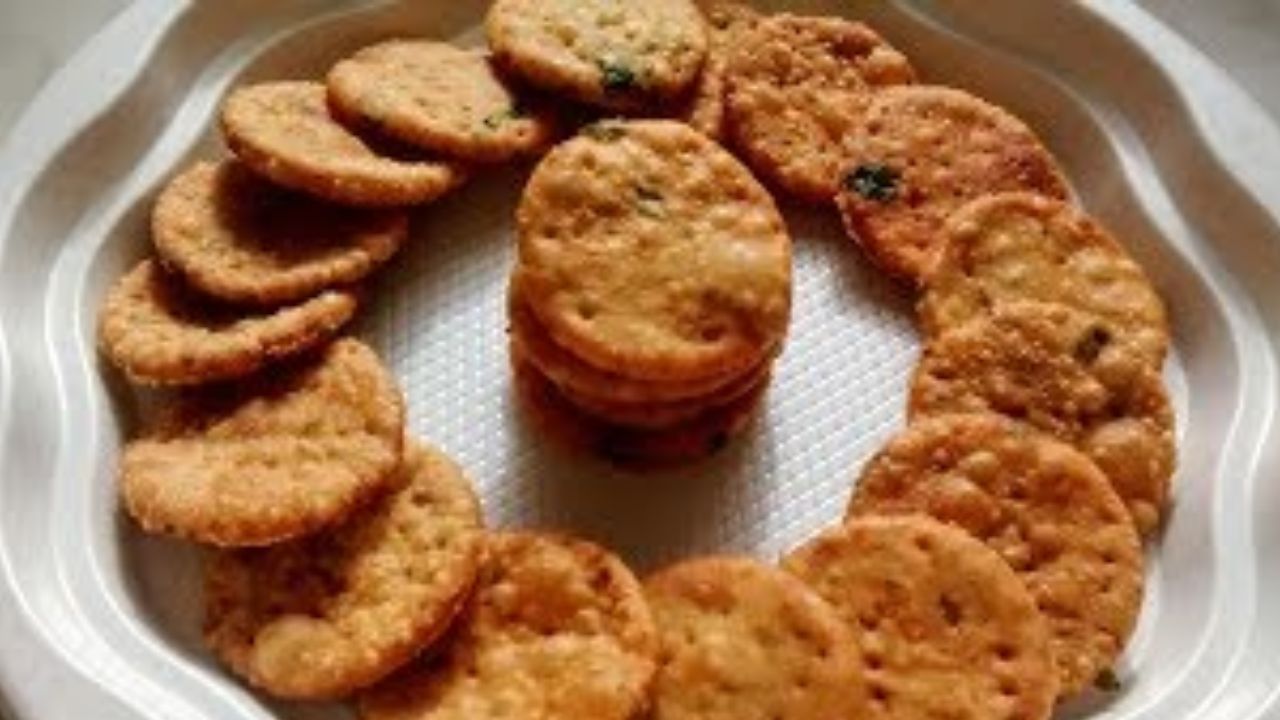 Moong Dal Mathri Recipe