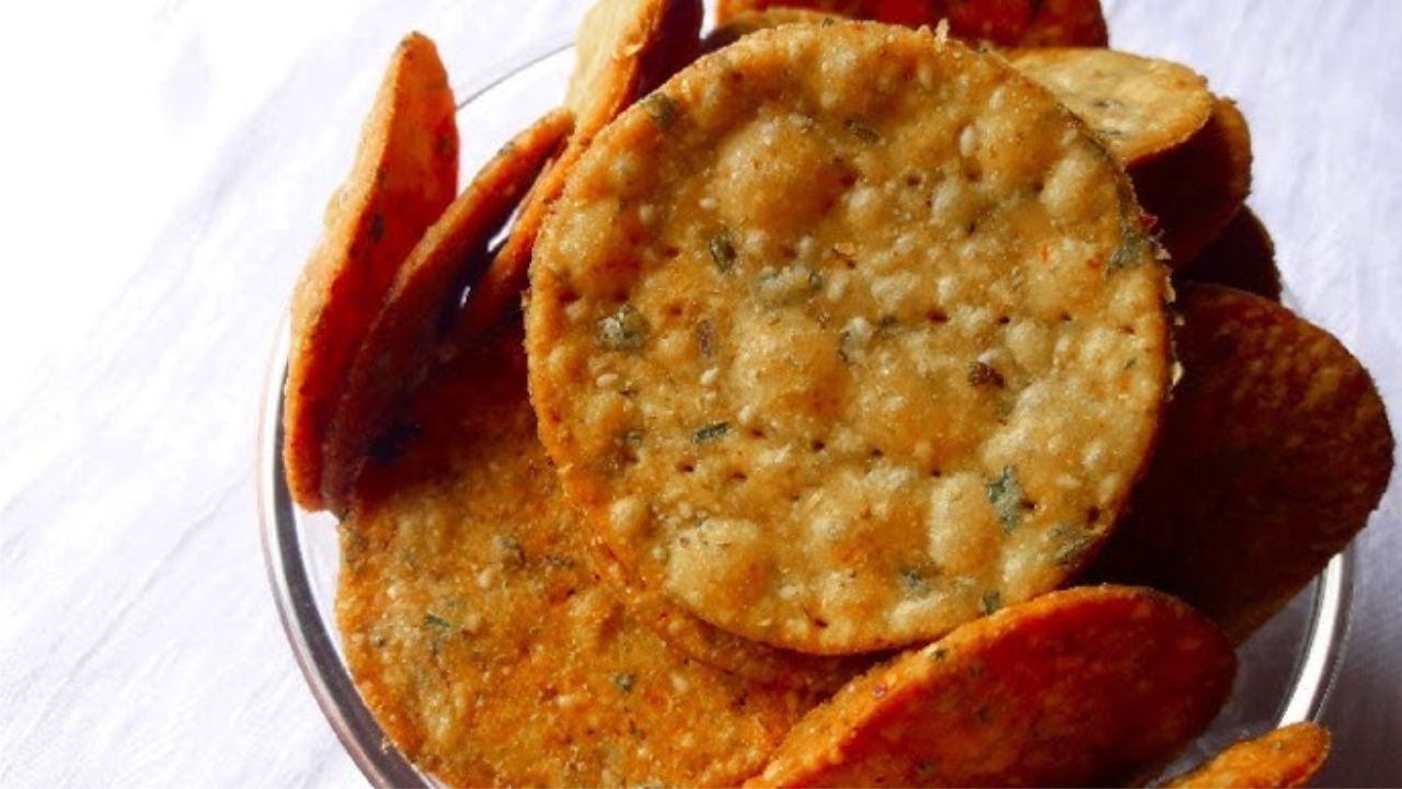 Moong Dal Mathri Recipe