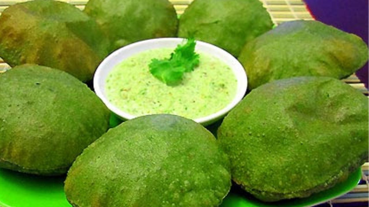 Palak Puri Recipe: Make